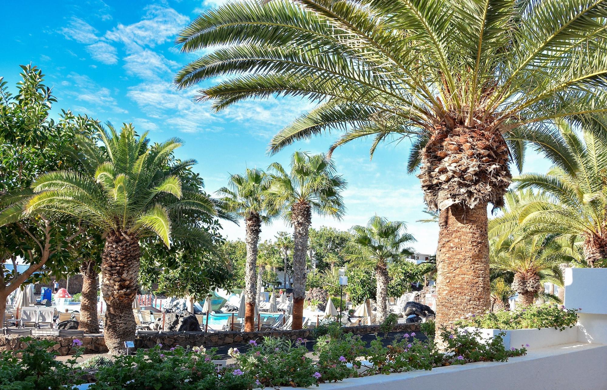 H10 Suites Lanzarote Gardens Costa Teguise Bagian luar foto