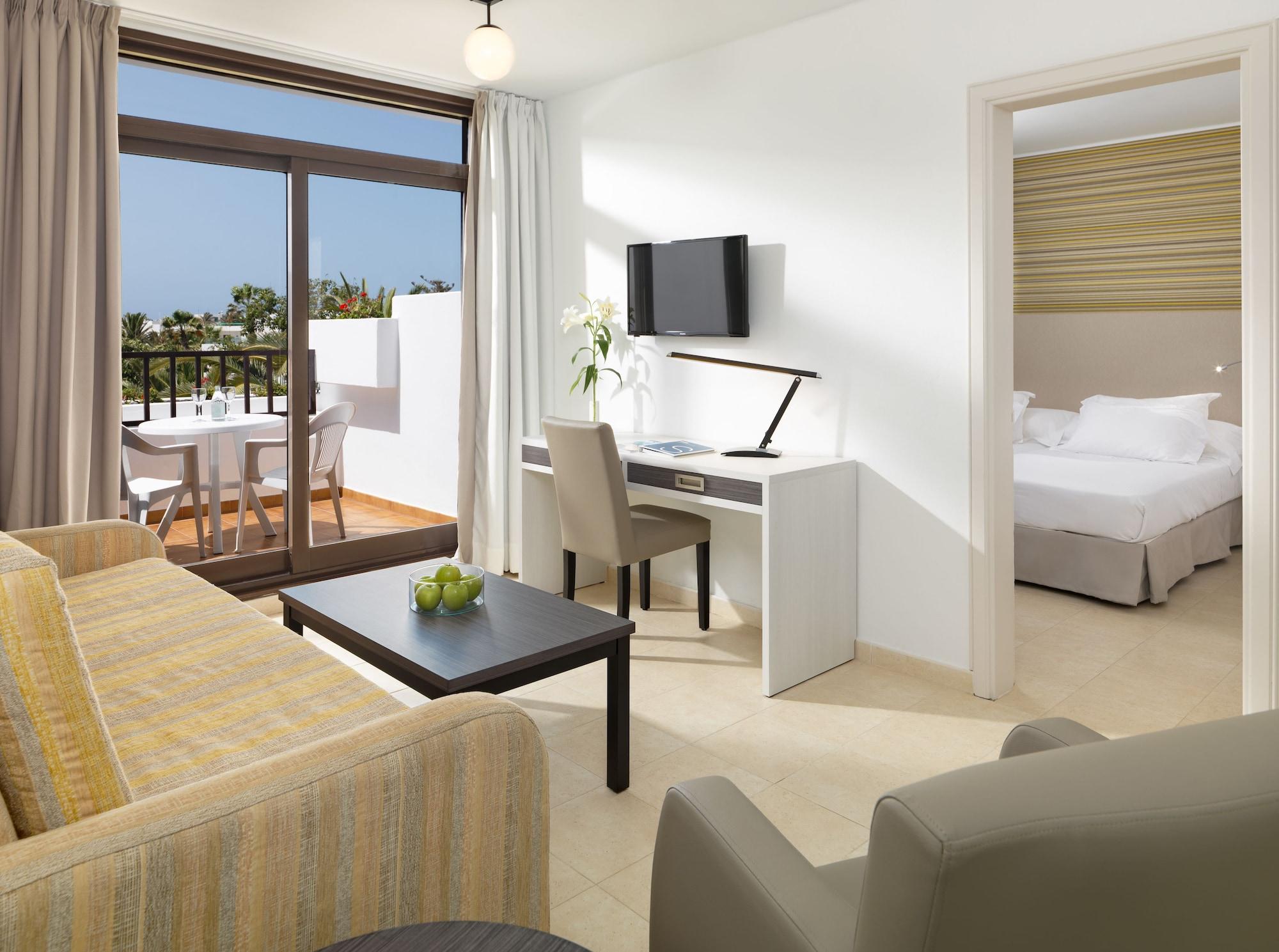 H10 Suites Lanzarote Gardens Costa Teguise Bagian luar foto