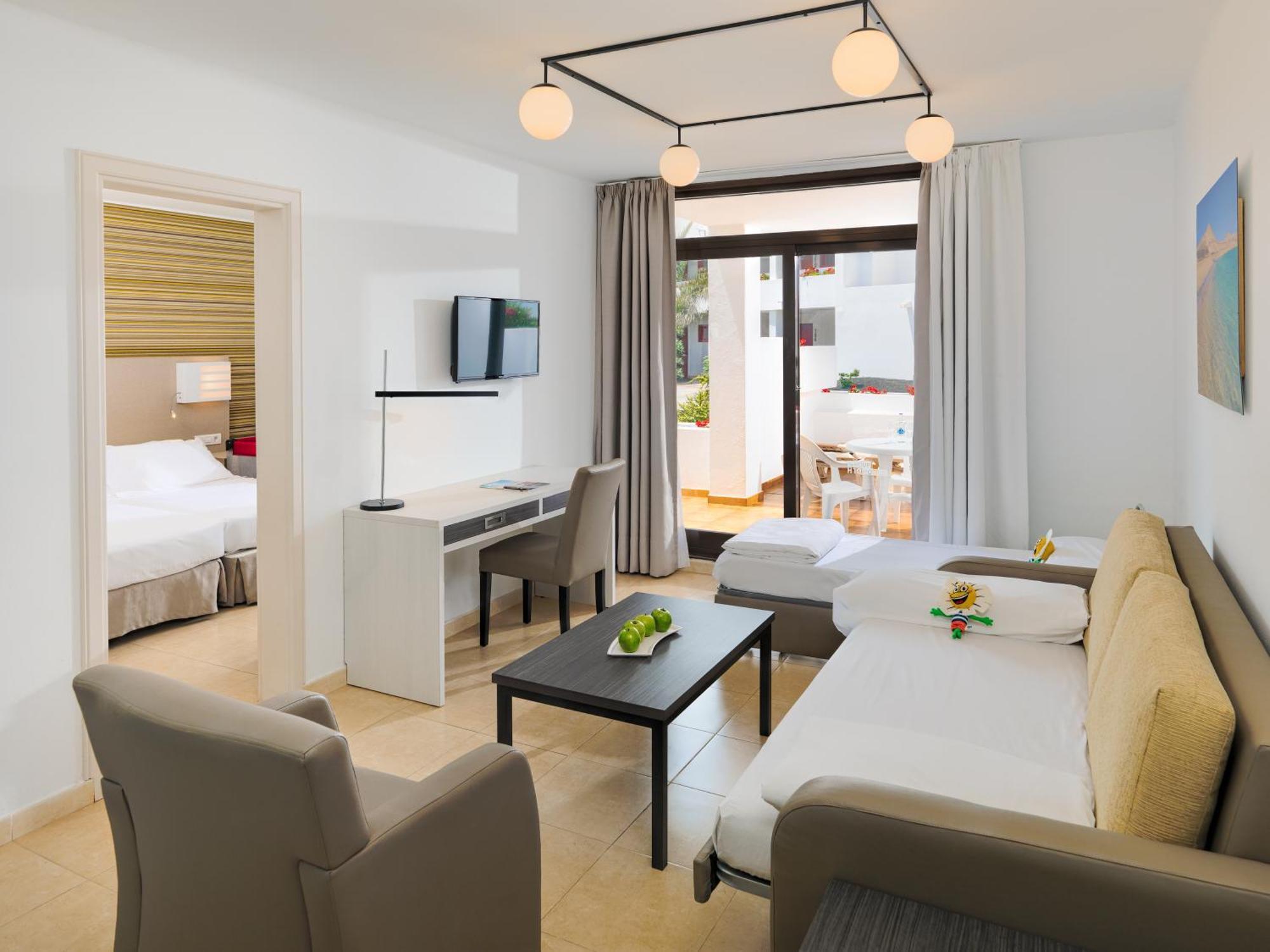 H10 Suites Lanzarote Gardens Costa Teguise Bagian luar foto